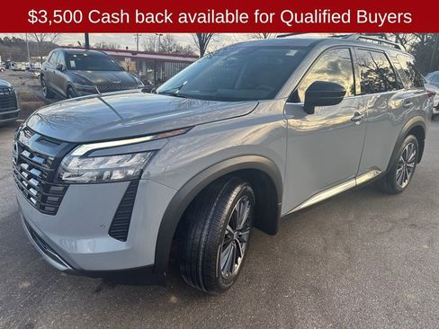 New 2026 Nissan Pathfinder Platinum image 3