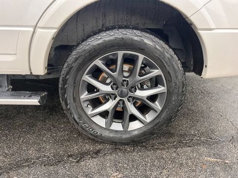 Used 2017 Ford Expedition Limited w/ Equipment Group 301A AWD/4WD image 38