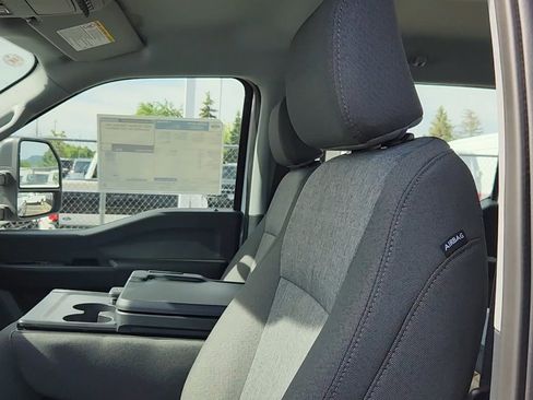 New 2025 Ford F550 4x4 Crew Cab image 16