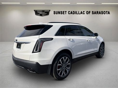 Certified 2022 Cadillac XT5 Sportv w/ Technology Package image 3