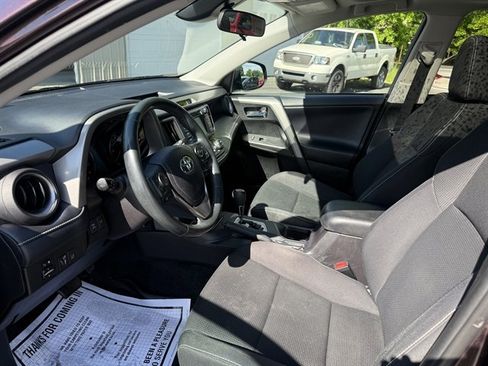 Used 2018 Toyota RAV4 XLE AWD/4WD image 7