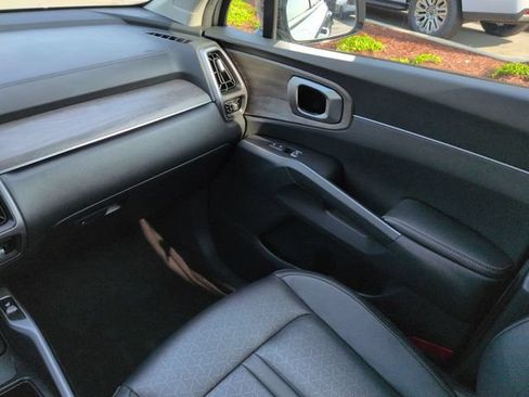 Used 2023 Kia Sorento EX w/ Panoramic Sunroof Package FWD image 17