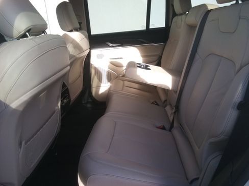 Used 2022 Jeep Grand Cherokee Limited w/ Luxury Tech Group II image 10