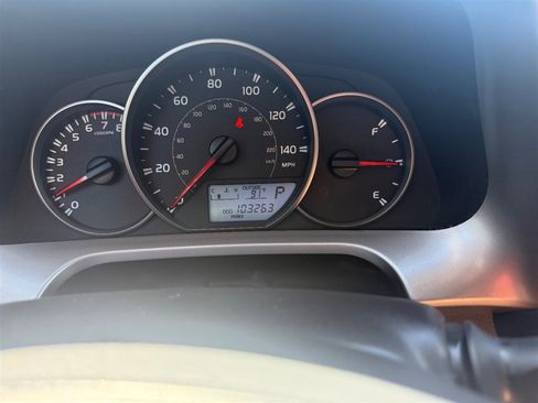 Used 2016 Toyota RAV4 LE image 14