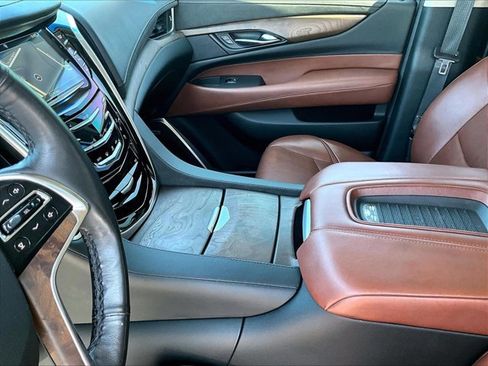 Used 2019 Cadillac Escalade Premium Luxury RWD image 15