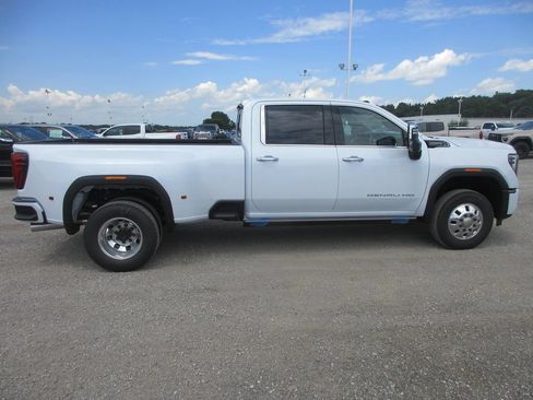 New 2026 GMC Sierra 3500 Denali Ultimate AWD/4WD image 3