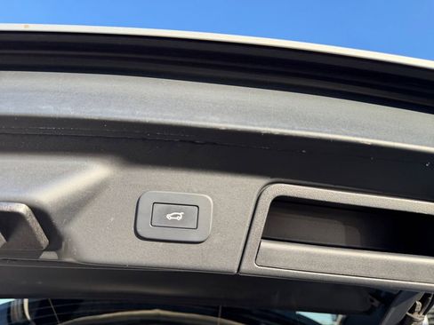 Used 2024 Land Rover Range Rover Velar S image 10