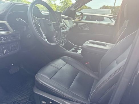 Used 2022 Chevrolet Tahoe RST w/ Luxury Package AWD/4WD image 3