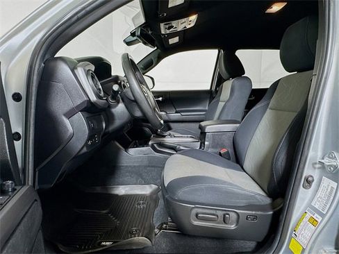 Used 2022 Toyota Tacoma TRD Off-Road w/ Technology Package image 17