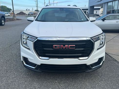 Used 2023 GMC Terrain SLE w/ Driver Convenience Package AWD/4WD image 3