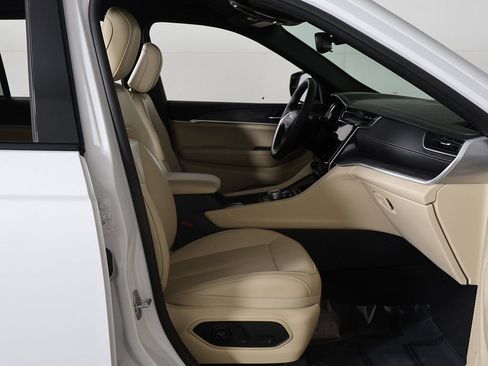 Used 2024 Jeep Grand Cherokee Limited AWD/4WD image 26