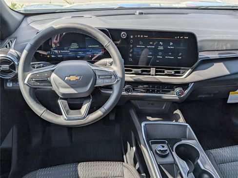 New 2026 Chevrolet Equinox LT w/ Safety and Technology Package AWD/4WD image 12