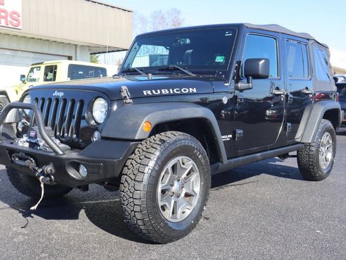 Used 2014 Jeep Wrangler Unlimited Rubicon w/ Connectivity Group AWD/4WD image 21