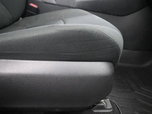 Used 2021 Toyota RAV4 LE AWD/4WD image 12