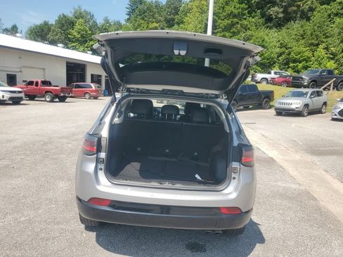 Used 2022 Jeep Compass Limited w/ Elite Group AWD/4WD image 9