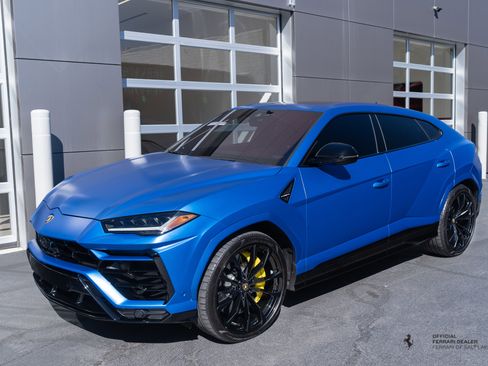 Used 2022 Lamborghini Urus image 2