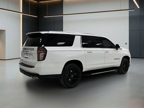 Used 2023 Chevrolet Suburban High Country image 5