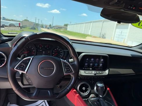 Used 2020 Chevrolet Camaro LT w/ Technology Package RWD image 18
