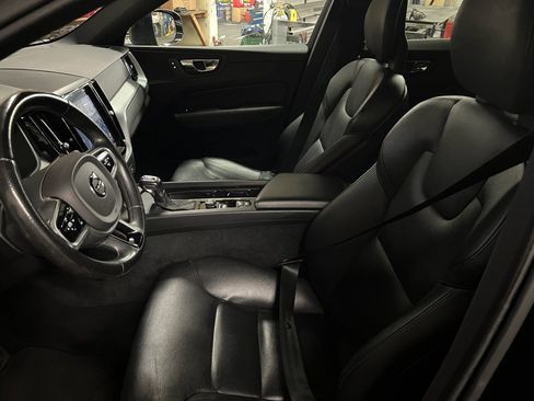 Used 2018 Volvo XC60 T6 Momentum w/ Convenience Package AWD/4WD image 10