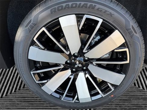 New 2025 Mitsubishi Outlander SE image 33