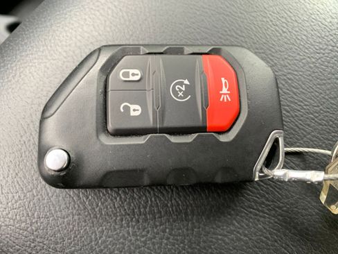 Used 2025 Jeep Wrangler Sahara image 22