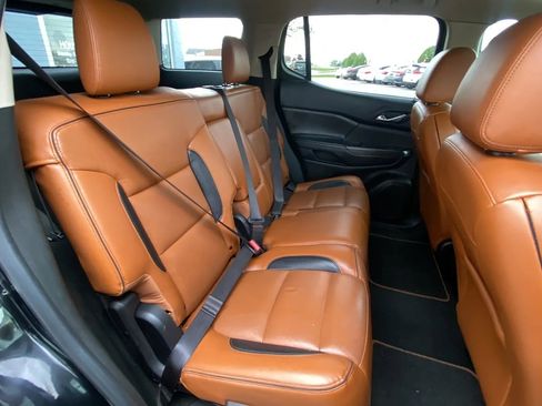 Used 2017 GMC Acadia SLT image 13