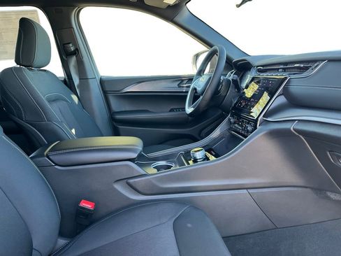 New 2025 Jeep Grand Cherokee Laredo image 24