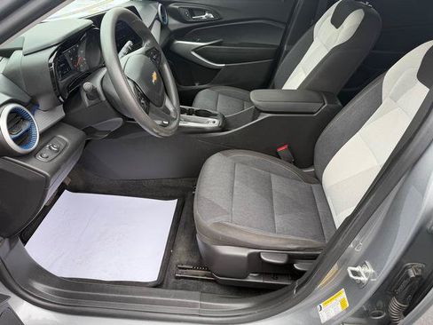 Used 2024 Chevrolet Trax LS w/ LS Convenience Package FWD image 9