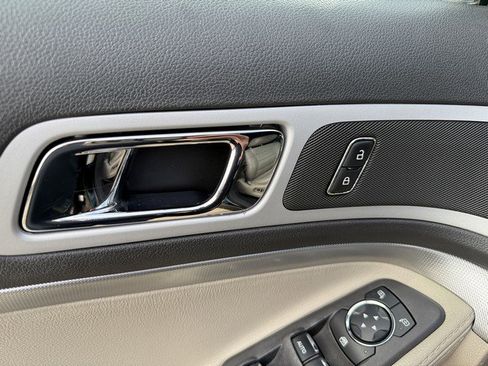 Used 2012 Ford Explorer XLT image 15