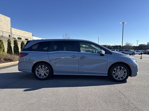 Used 2025 Honda Odyssey Touring image 10