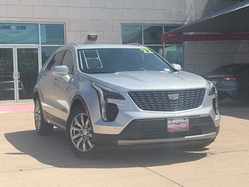 Used 2022 Cadillac XT4 Premium Luxury w/ Safety Alert Package AWD/4WD image 2