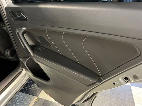 Certified 2024 Volkswagen Tiguan SE w/ Panoramic Sunroof Package FWD image 14