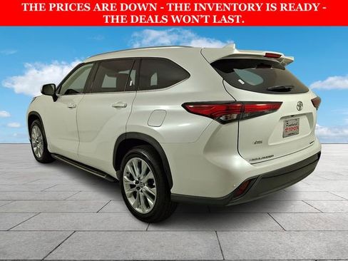 Used 2023 Toyota Highlander Limited FWD image 5