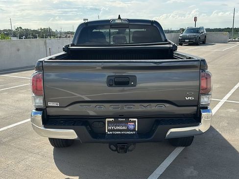 Used 2022 Toyota Tacoma TRD Off-Road AWD/4WD image 13