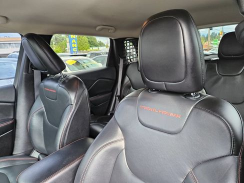 Used 2015 Jeep Cherokee Trailhawk w/ Comfort/Convenience Group AWD/4WD image 20