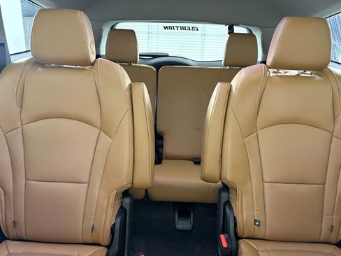 Used 2018 Buick Enclave Essence image 41