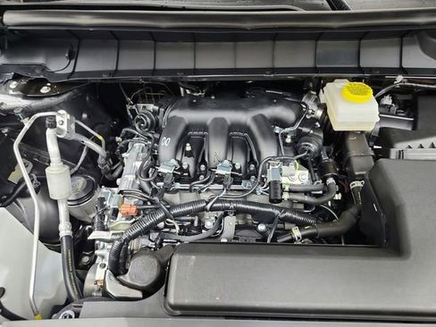 New 2026 Nissan Pathfinder SL w/ SL Premium Package FWD image 17