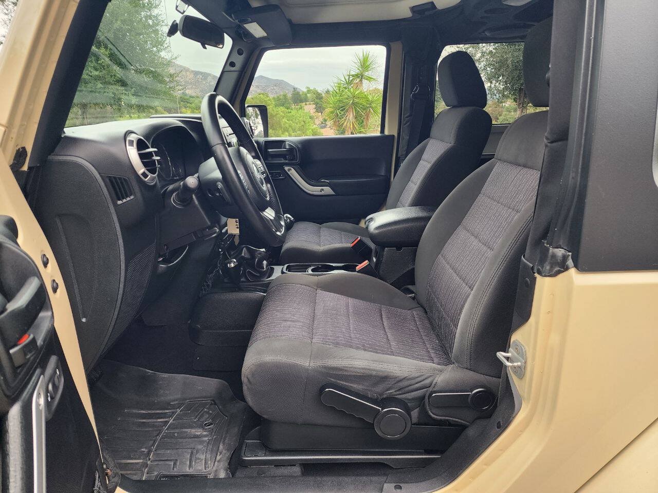 Used 2011 Jeep Wrangler Sahara w/ Dual Top Group AWD/4WD image 10