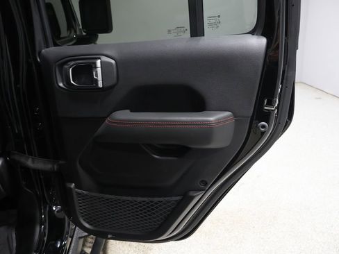 Certified 2025 Jeep Wrangler Unlimited Rubicon w/ XTREMEE 35" Tire Package image 21