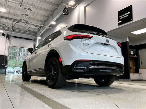 Used 2025 Buick Envision Sport Touring AWD/4WD image 6