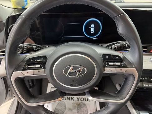 Used 2023 Hyundai Elantra Limited image 4