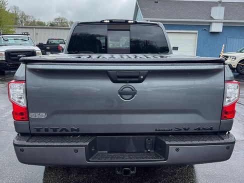 Used 2018 Nissan Titan SV w/ SV Convenience Package AWD/4WD image 9