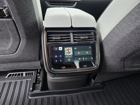 Used 2025 Rivian R1T Premium Tri AWD/4WD image 18