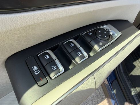 Used 2025 Kia Sorento S AWD/4WD image 13
