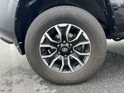 Used 2022 Toyota Tacoma SR AWD/4WD image 12