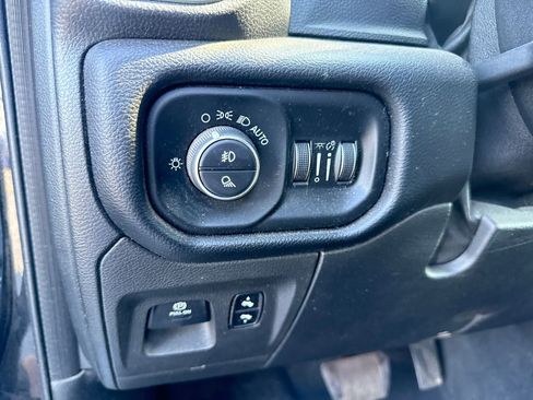 Used 2019 RAM 1500 Big Horn AWD/4WD image 10
