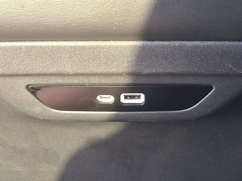 Used 2025 Chrysler Pacifica Select FWD image 12