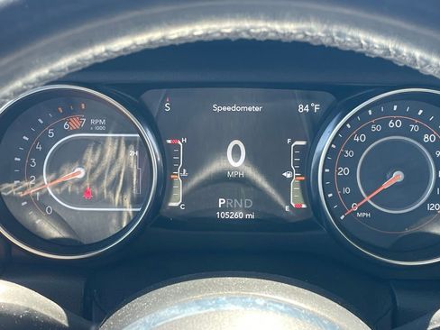 Used 2020 Jeep Wrangler Unlimited Sahara image 12