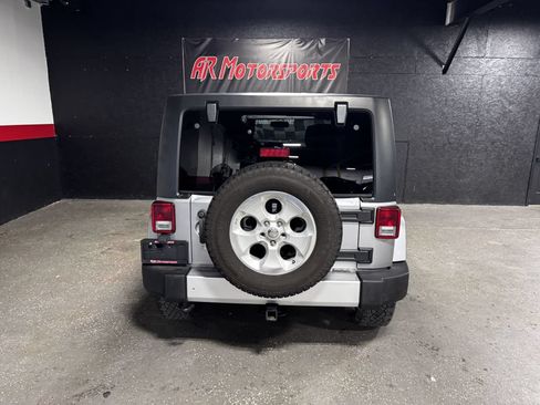 Used 2015 Jeep Wrangler Unlimited Sahara w/ Dual Top Group AWD/4WD image 4