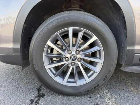 Used 2018 Toyota Highlander XLE FWD image 26